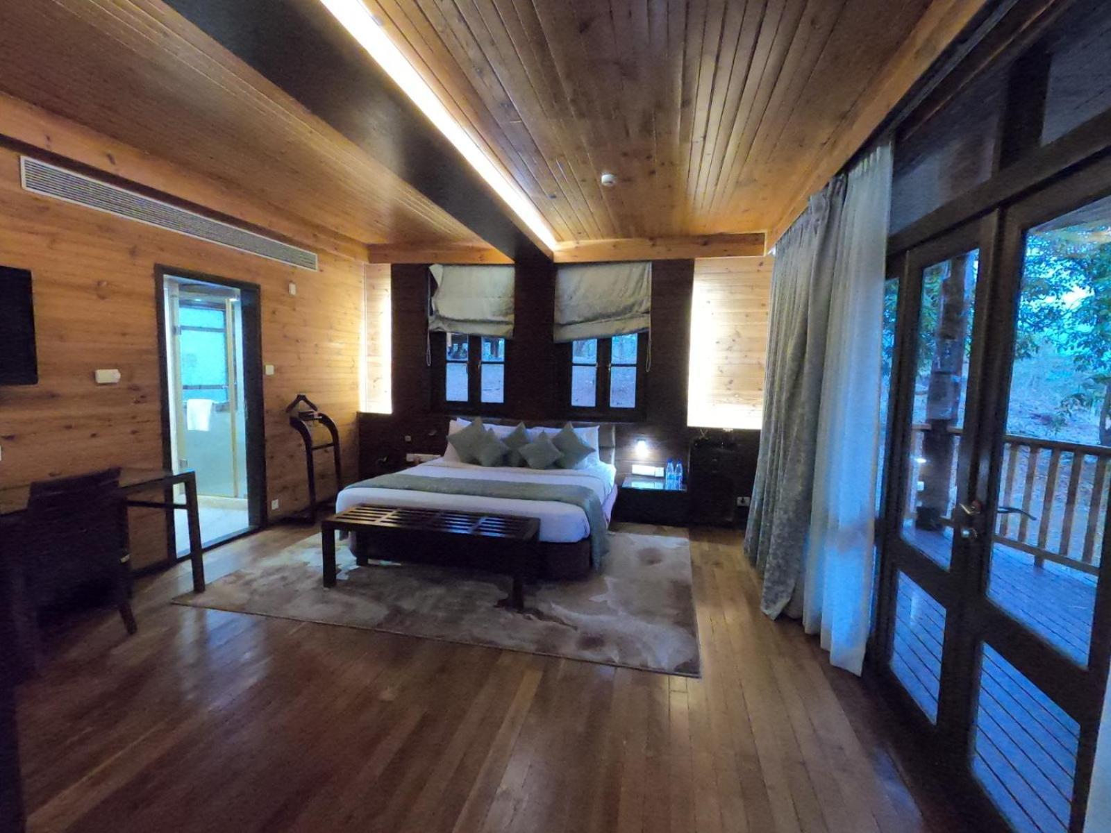 Aamby Valley City Lonavala Luaran gambar A bedroom at the resort