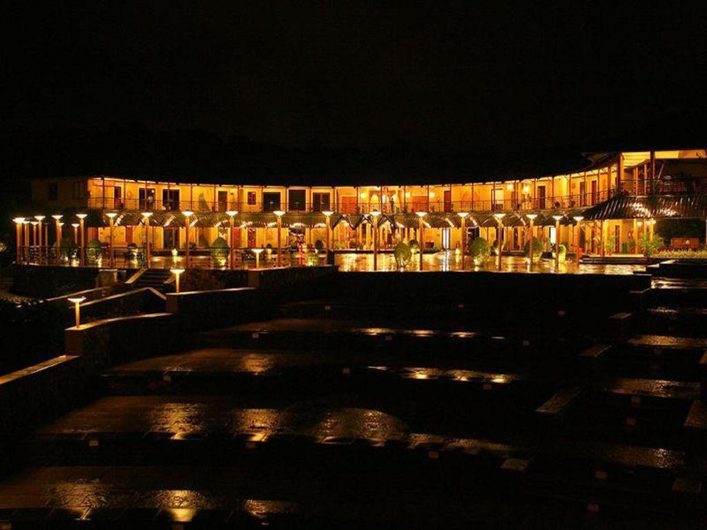 Aamby Valley City Lonavala Luaran gambar The resort at night
