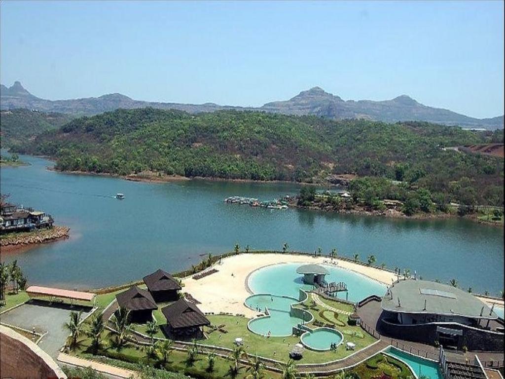 Aamby Valley City Lonavala Luaran gambar View of the lake at the resort