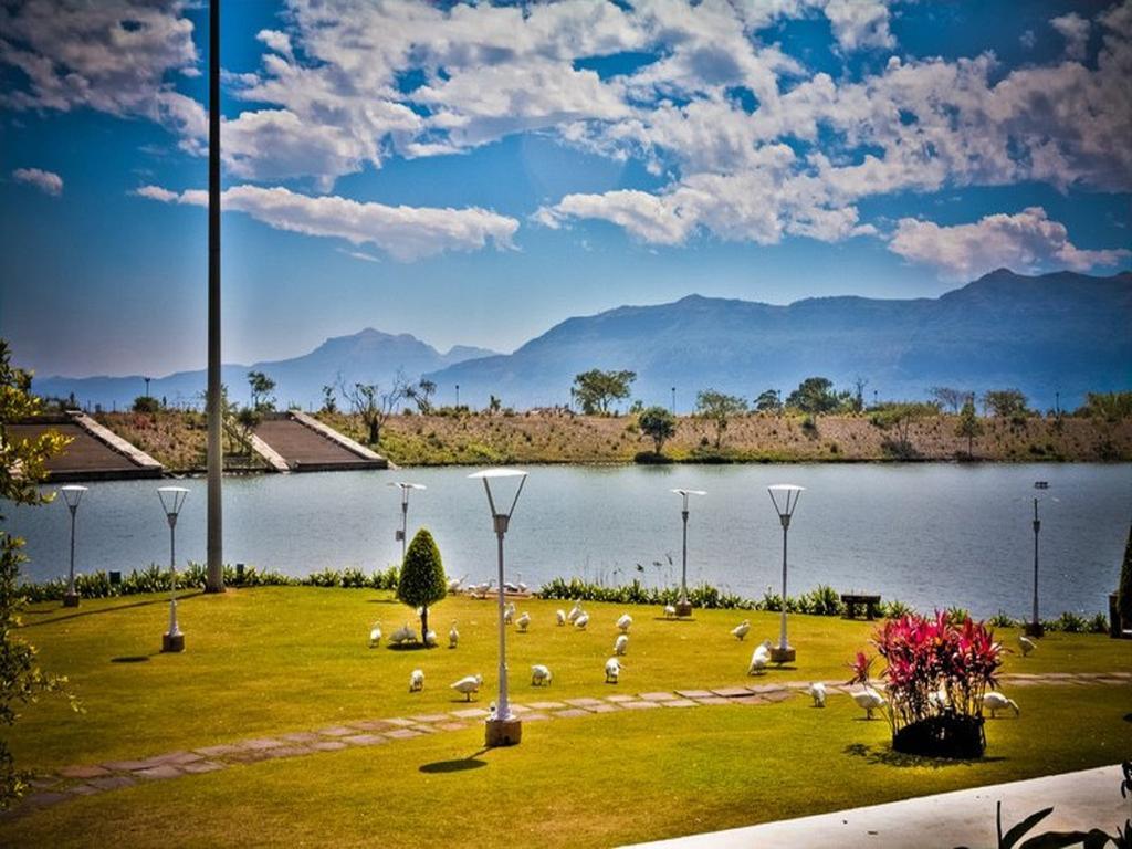 Aamby Valley City Lonavala Luaran gambar View of the lake from the hotel