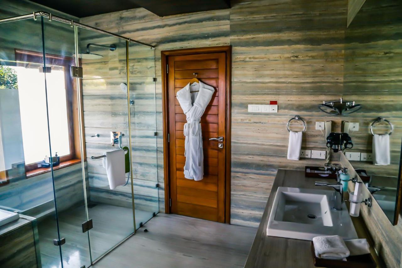 Aamby Valley City Lonavala Luaran gambar A bathroom in a hotel