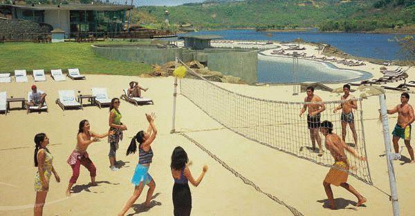 Aamby Valley City Lonavala Luaran gambar Beach volleyball at Lake Cascade