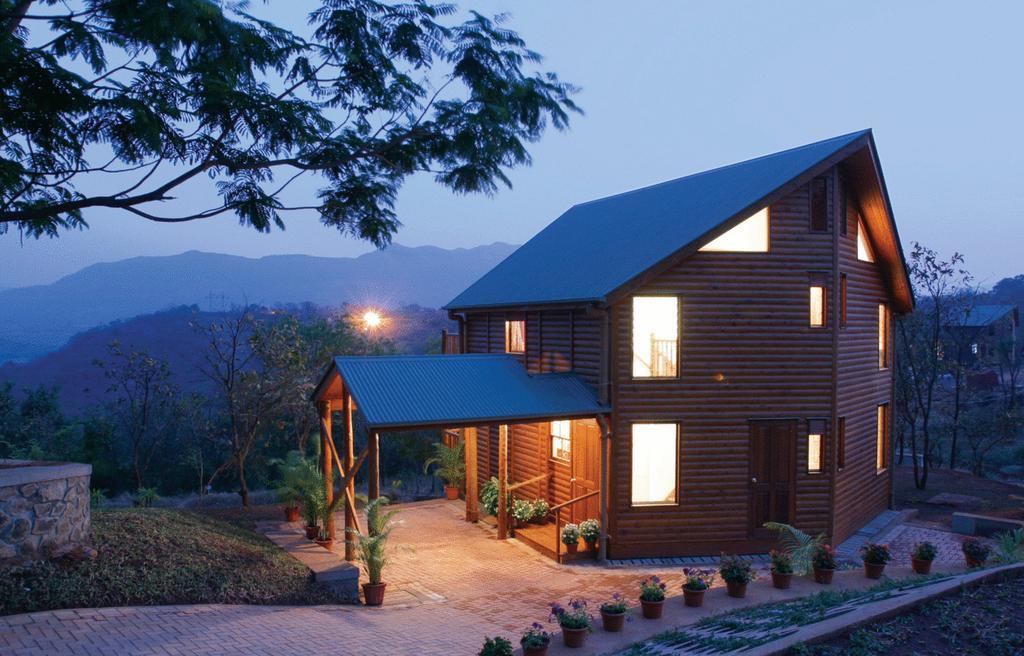 Aamby Valley City Lonavala Luaran gambar A log cabin in the resort