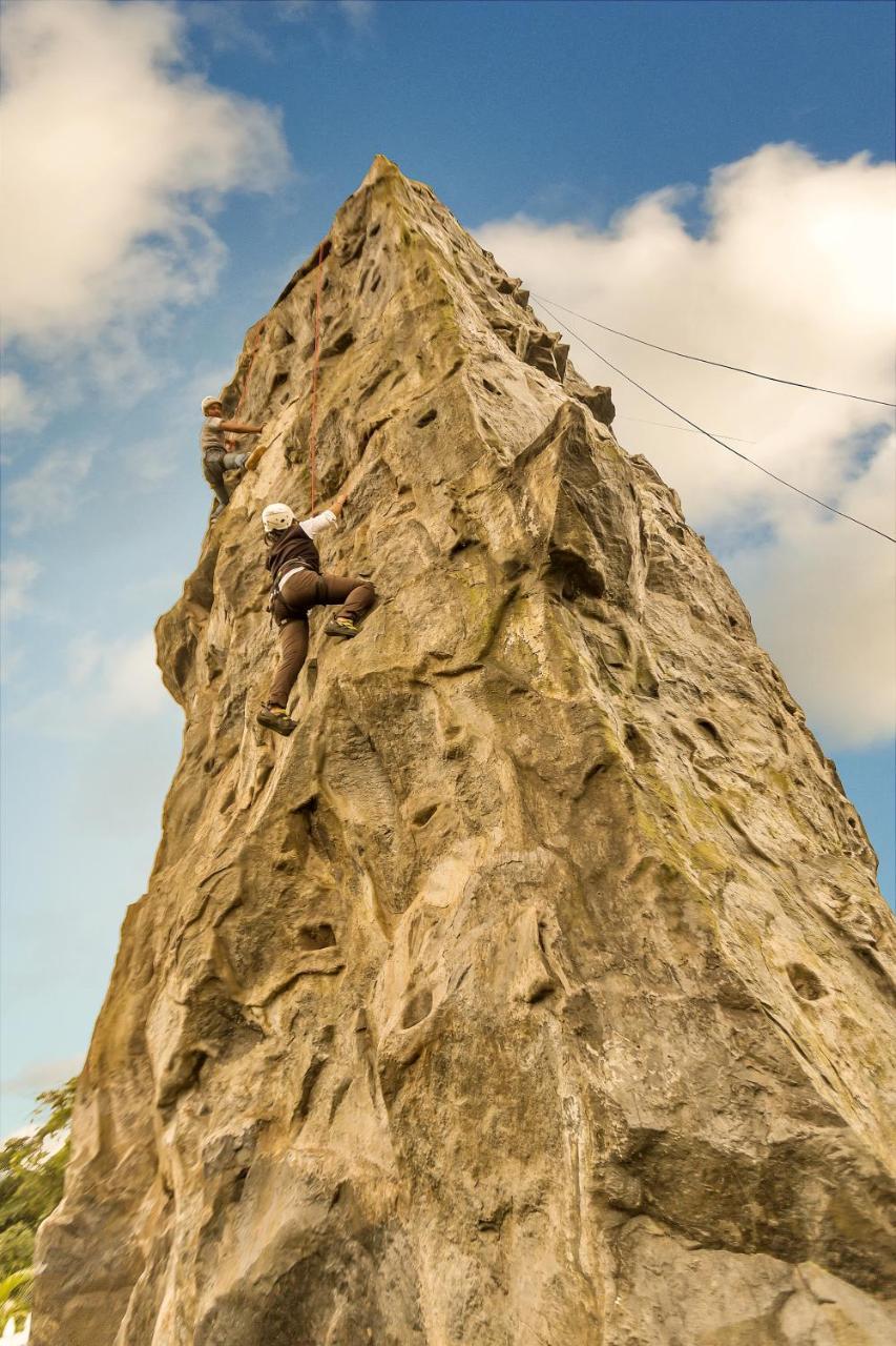 Aamby Valley City Lonavala Luaran gambar Climber on the Needle