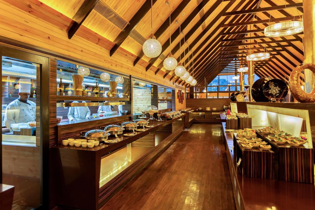 Aamby Valley City Lonavala Luaran gambar The interior of the restaurant